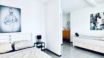 1 bedroom, bed sheets