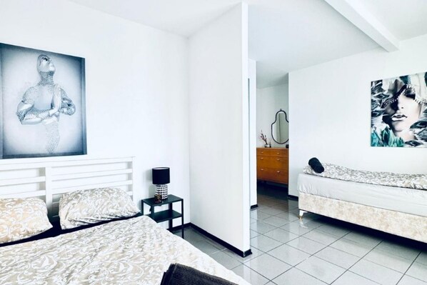 1 bedroom, bed sheets