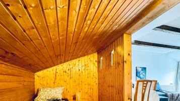 1 bedroom, bed sheets