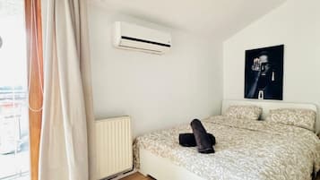 1 bedroom, bed sheets