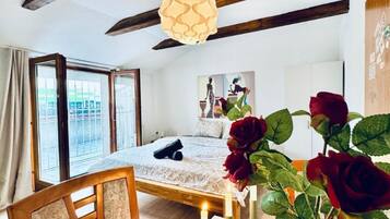 1 bedroom, bed sheets