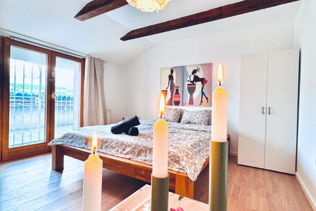 1 bedroom, bed sheets