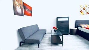 Living area - Charming Central Room; 15-Min Walk to Prater (Wien)