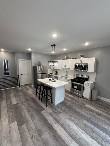 3-bedroom apartment in amazing Philadelphia with AC, WiFi