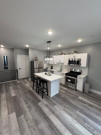 3-bedroom apartment in amazing Philadelphia with AC, WiFi