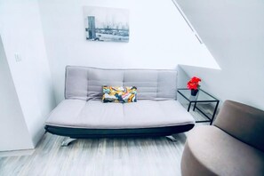 Living area - Chic Nice Central Room; 15-Min Walk to Prater (Wien)