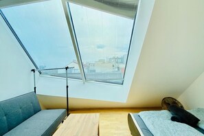Unclassified image, 3 of 45, button - Spacious Two Level 4BR Apartment Very Central. (Wien)