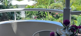 STUDIO MESANGE TARTANE BEACH 200m FROM SWIMMINGPOOL SEA VIEW