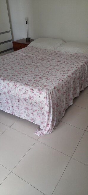 2 bedrooms, desk, iron/ironing board, internet - Boa Viagem (Boa Viagem Niterói)