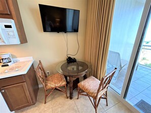 Dining - Gulf-Front Studio Escape (Fort Walton Beach)