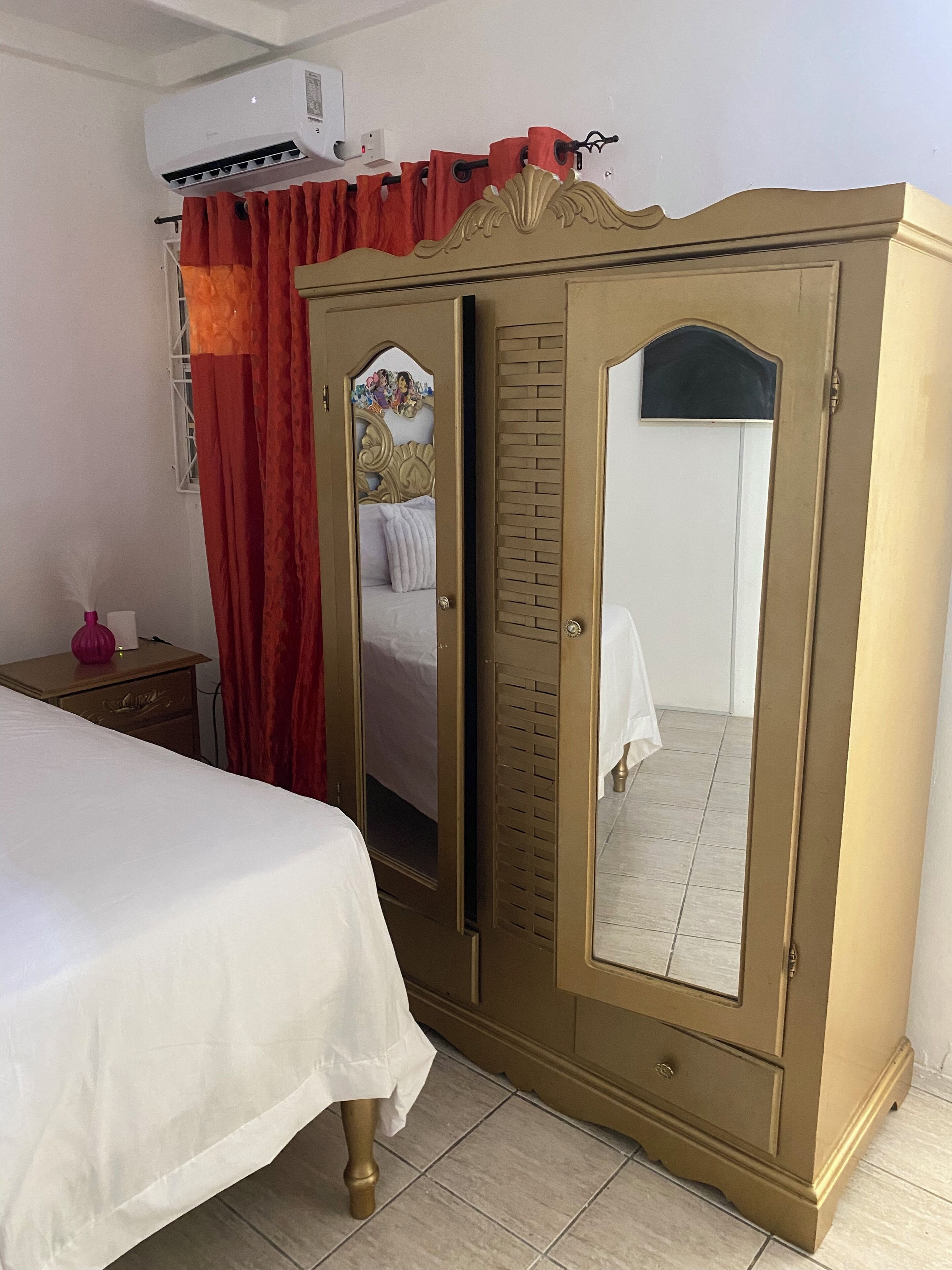 1 chambre, fer et planche à repasser, Wi-Fi, draps fournis