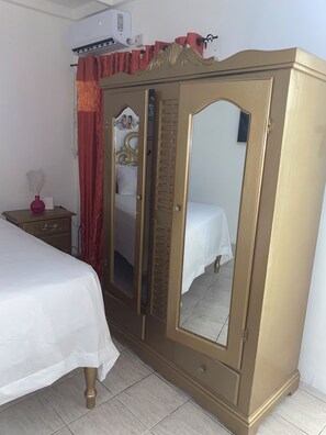 1 chambre, fer et planche à repasser, Wi-Fi, draps fournis