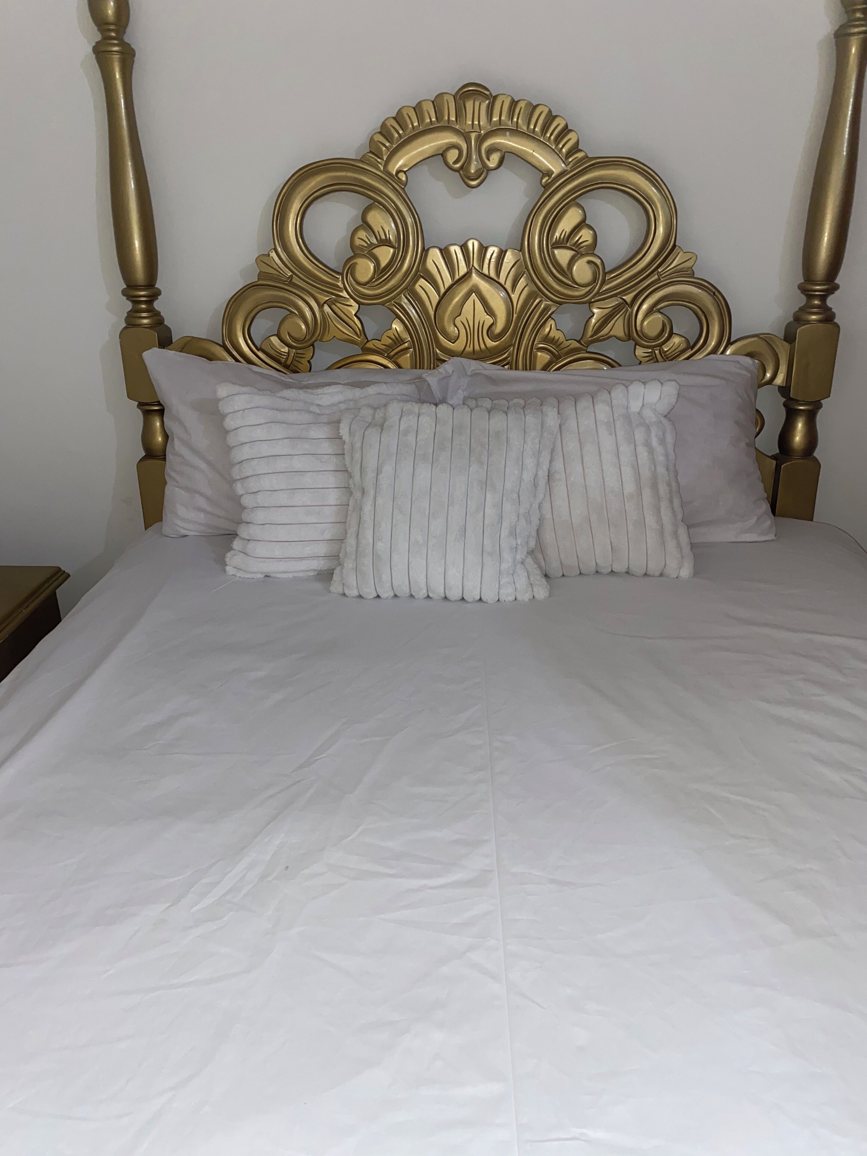 1 dormitorio, tabla de planchar con plancha, wifi y ropa de cama