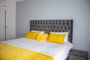 4 Schlafzimmer, Bügeleisen/Bügelbrett, kostenloses WLAN, Bettwäsche