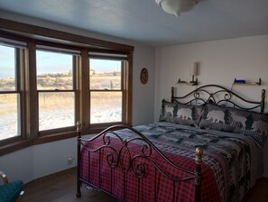 3 bedrooms, in-room safe, desk, iron/ironing board