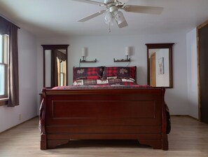 3 bedrooms, in-room safe, desk, iron/ironing board - Ranches, Lakes, Mountains & the Great Outdoors. Bring Your Horses Pasture Onsite (Helena)