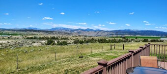 Ranches, Lakes, Mountains & the Great Outdoors. Bring Your Horses Pasture Onsite