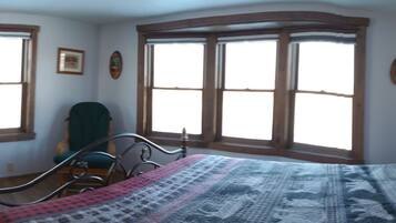 3 habitaciones, caja de seguridad en la habitación y escritorio