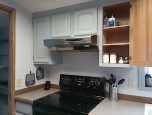 Fridge, microwave, oven, stovetop - Ranches, Lakes, Mountains & the Great Outdoors. Bring Your Horses Pasture Onsite (Helena)