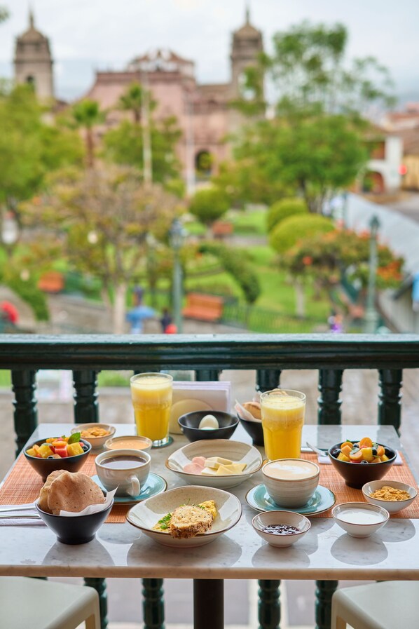 Petit déjeuner complet compris tous les jours