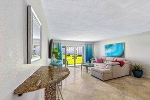 Smart-TV, DVD-spiller og stereoanlegg