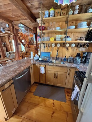 Fridge, microwave, oven, stovetop - Cozy 5-bedroom barn style home in Jamaica, with a sauna. (Jamaica)