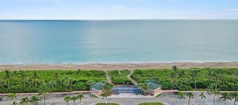 Renovated Beach Villa: 350ft to Ocean, Walk to Inlet & Jetty - 2BR/2BA Near Downtown Fort Pierce