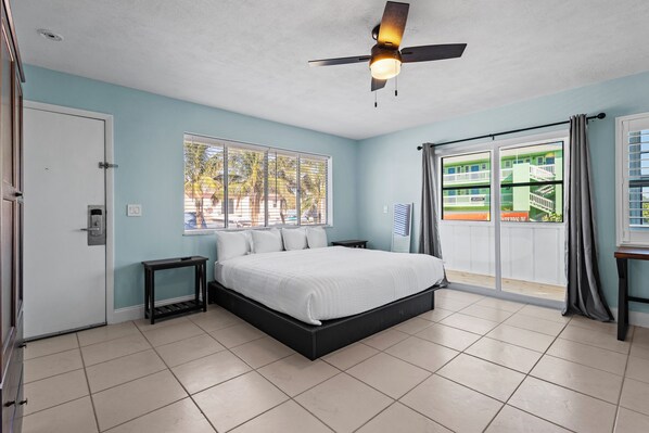 Een strijkplank/strijkijzer, gratis wifi, beddengoed