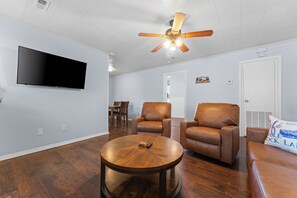 TV - Spacious 3 Bedroom suite close to Table Rock Lake! (Branson)