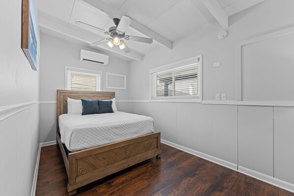 2 多间卧室、免费 WiFi、床单