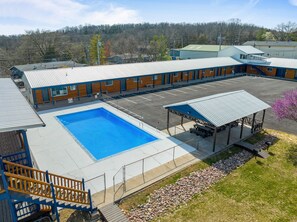 Exterior - Lakeside Escape: Your Perfect Getaway! (Branson)