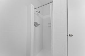 Shower - Escape to Comfort and Convenience Minutes Walk to Table Rock Lake! (Branson)