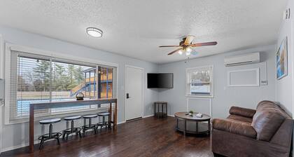 2 Bedroom suite close to Table Rock Lake and Silver Dollar City!