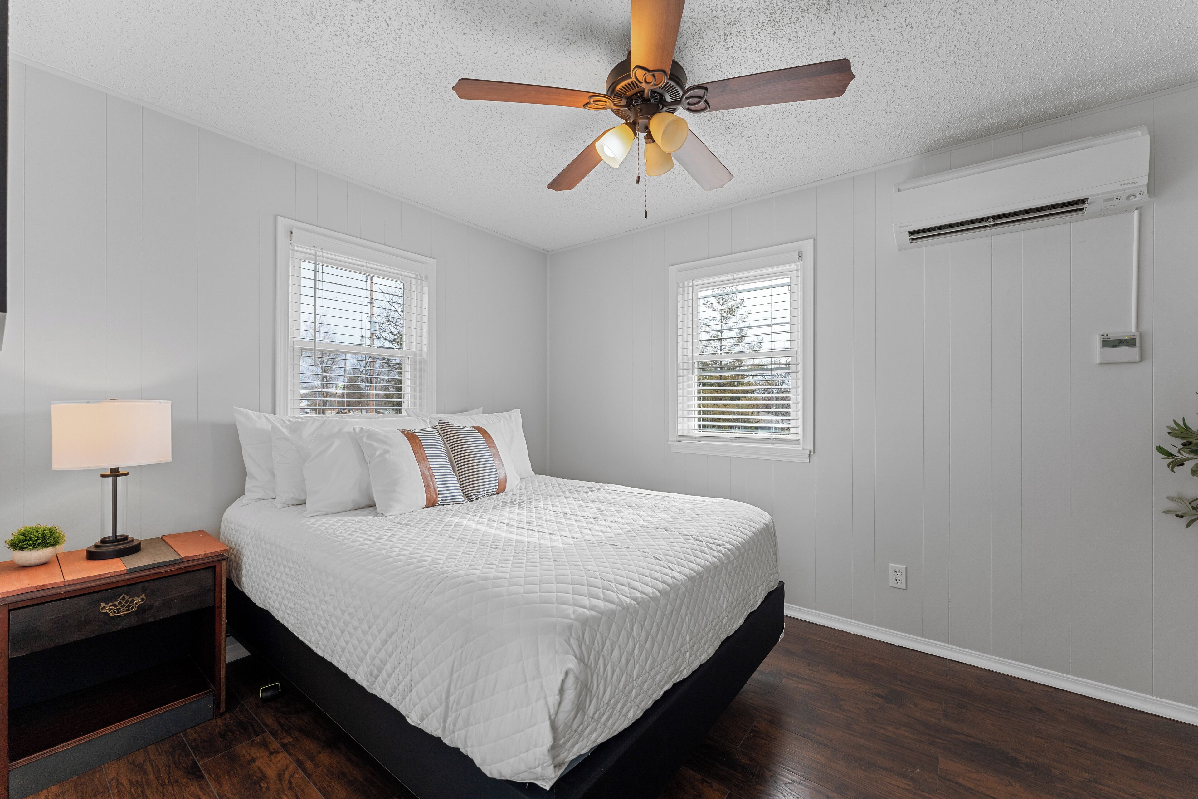 2 bedrooms, WiFi (free), bed sheets
