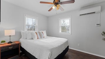 2 bedrooms, WiFi (free), bed sheets