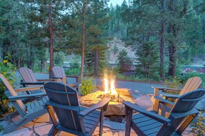 Property grounds - Big Chief River Retreat-Located on Truckee River (Truckee)