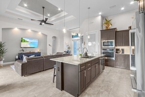 Fridge, microwave, oven, stovetop - Water Views, Relaxation, Heated Pool - Ocean Vibes - Roelens (Cape Coral)