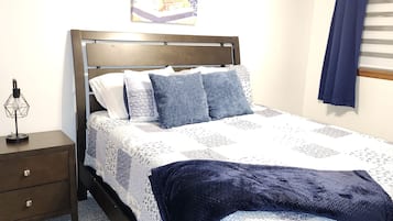 2 chambres, bureau, fer et planche Ă repasser, lit parapluie