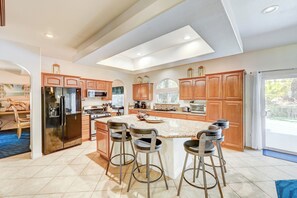 Fridge, microwave, oven, stovetop - Outdoor Oasis Retreat 10-bedroom Sleeps 22, Sports,Amenities, Arcade, Sauna, Spa (Las Vegas)