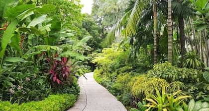 Outdoor Oasis Retreat 10-bedroom Sleeps 22, Sports,Amenities, Arcade, Sauna, Spa