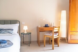 1 bedroom, in-room safe, desk, iron/ironing board