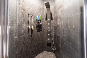 Shower, hair dryer, towels, soap - L'Arancio e i Pesci Rossi (Calatabiano)