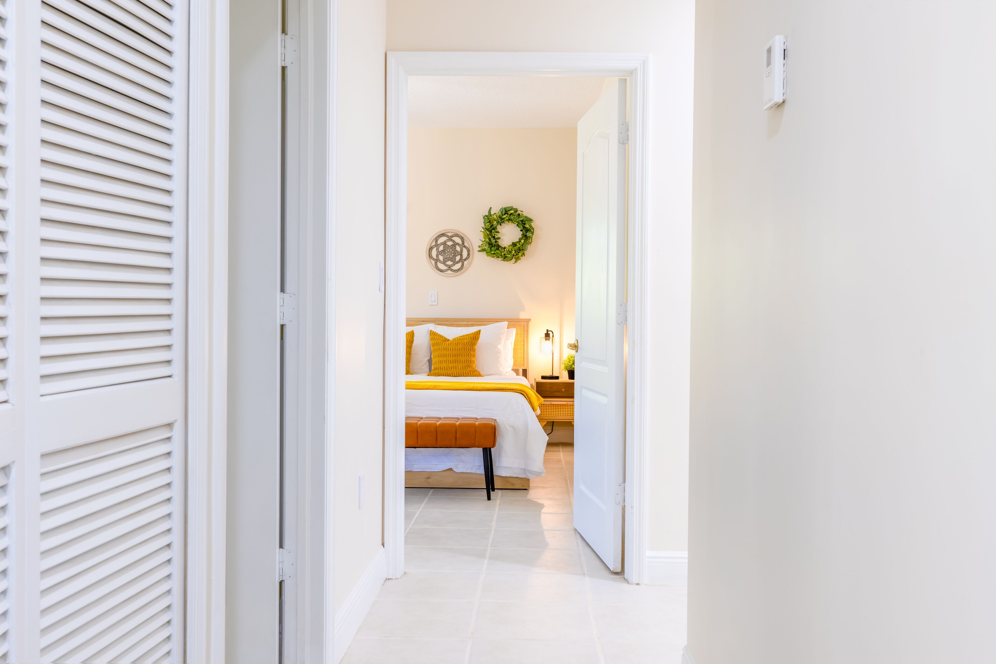 3 chambres, coffre-fort, bureau, fer et planche à repasser