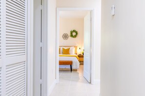 3 habitaciones, caja de seguridad en la habitación y escritorio 