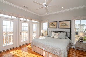 5 bedrooms, free WiFi, bed sheets - Experience oceanfront luxury at Sur La Mer, a 5-bedroom dog-friendly retreat with a private pool. (Holden Beach)