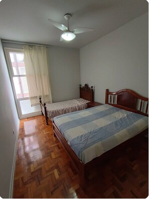2 bedrooms, WiFi, bed sheets - COMFORTABLE APARTMENT GONZAGA WITH BALCONY VIEW OF THE SEA IN THE BEST SPOT ON CANAL 3 BEACH  (Gonzaga Santos)