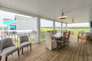 Outdoor dining - Brand new home 'Totally Decked Out' - Dog-Friendly, 4 bedrooms, 3 bathrooms, and stunning views. (Holden Beach)
