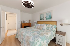 4 bedrooms, free WiFi, bed sheets - Brand new home 'Totally Decked Out' - Dog-Friendly, 4 bedrooms, 3 bathrooms, and stunning views. (Holden Beach)