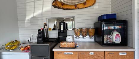 Free daily continental breakfast