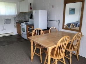 Family Studio Suite, Non Smoking | In-room dining
